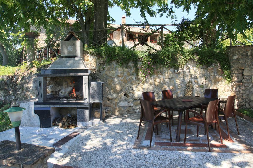 Agriturismo Podere Luchiano Амелиа Экстерьер фото